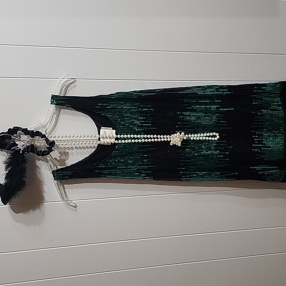 Small flapper Sequin dress. - Picture 1 of 4